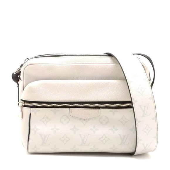 Previously loved Louis Vuitton Taiga Lama outdoor messenger RFID - Picture 1 of 10